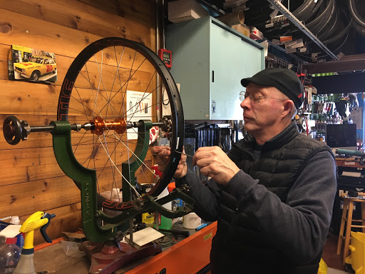 Bicycle Store «2 Bici Bicycle Shop», reviews and photos, 8695 Archer Ave, Willow Springs, IL 60480, USA