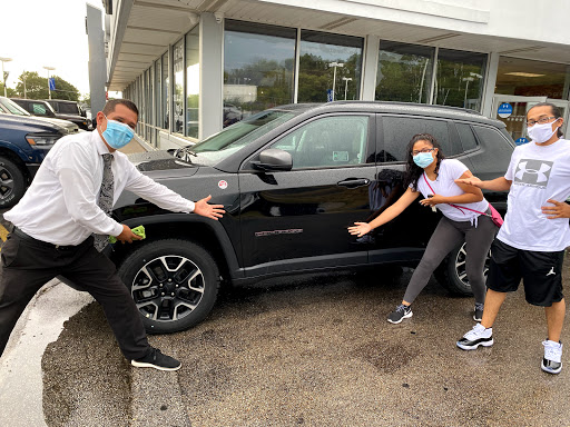 Car Dealer «Elgin Chrysler Dodge Jeep Ram», reviews and photos, 1010 E Chicago St, Elgin, IL 60120, USA