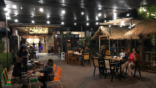 Cafe garden outdoor tempat ngopi, makan, nongkrong dan santai di banyuwangi (kopi omkim)