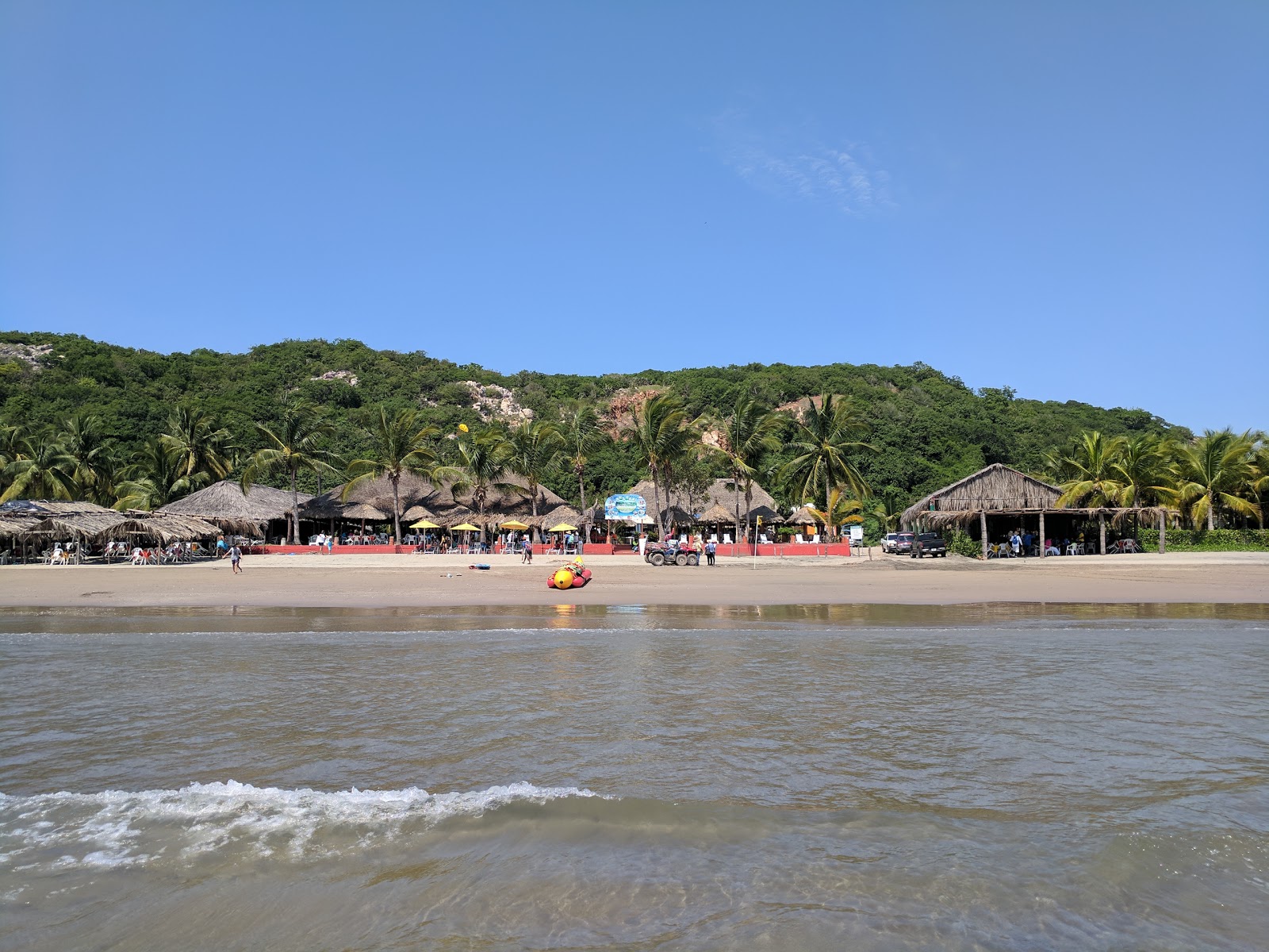 Photo de Isla de la Piedra beach avec l'eau turquoise de surface