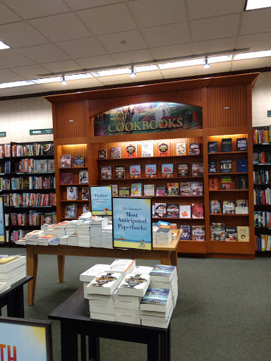 Book Store «Barnes & Noble», reviews and photos, 2614 Central Park Ave, Yonkers, NY 10710, USA