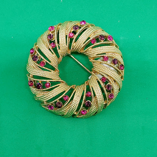 Thrift Store «Beverly Bootstraps Thrift Shop», reviews and photos, 198 Rantoul St, Beverly, MA 01915, USA