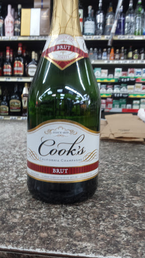 Grocery Store «Penny Lake Grocery», reviews and photos, 1270 S Commerce Rd, Walled Lake, MI 48390, USA