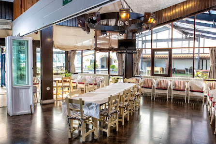 Kiroleta Jatetxea | bar - restaurante - terraza Dentro del Club Kiroleta, San Pelaioko Bide Nagusia, 46, 48130 Bakio, Biscay, España