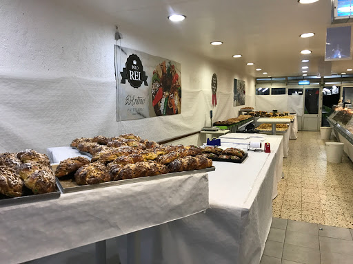 Pastelaria de Santo António no Costa da Caparica, Setúbal