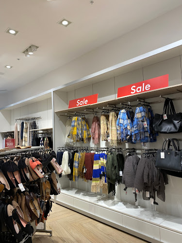 Opiniones de H&M en Curicó - Tienda de ropa