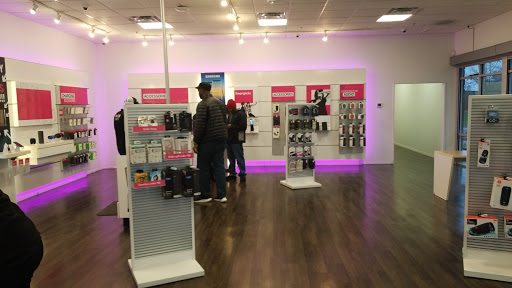 Cell Phone Store «T-Mobile Arlington», reviews and photos, 6401 S Cooper St Suite 145a, Arlington, TX 76001, USA