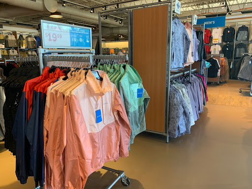 Sportswear Store «Columbia Sportswear Outlet Store at Prime Outlets Williamsburg», reviews and photos, 5711-37 Richmond Rd, Williamsburg, VA 23188, USA