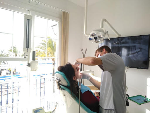 Clínica Dental Molar. Cerrado de Calderón - Edificio Multicentro, C. Rodeo, 8, 29018 Málaga