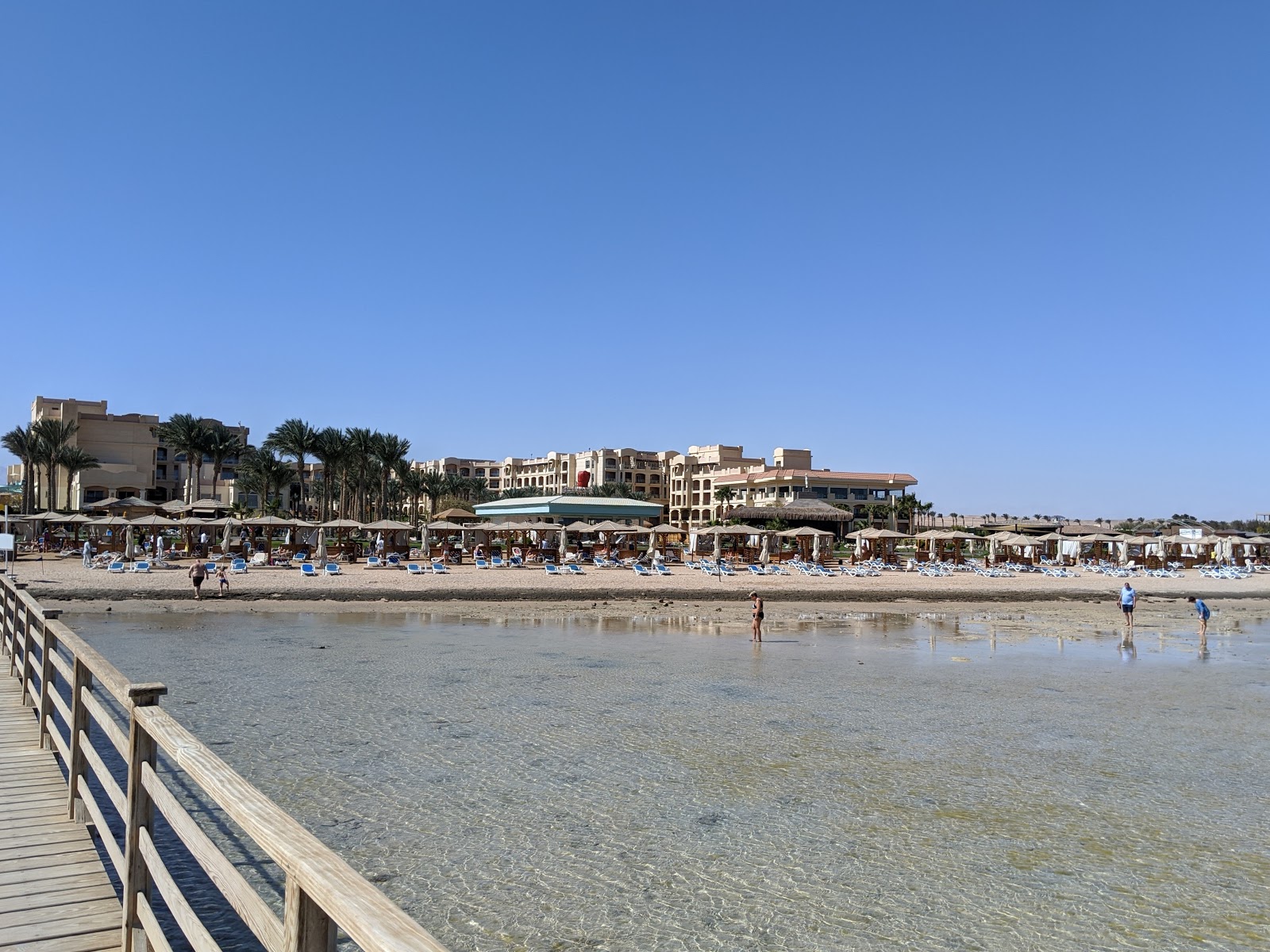 Φωτογραφία του Ocean Breeze beach με ευρύχωρη ακτή