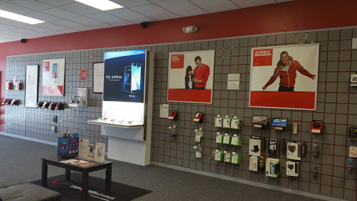 Cell Phone Store «GoWireless Verizon Authorized Retailer», reviews and photos, 23801 US-27, Lake Wales, FL 33859, USA