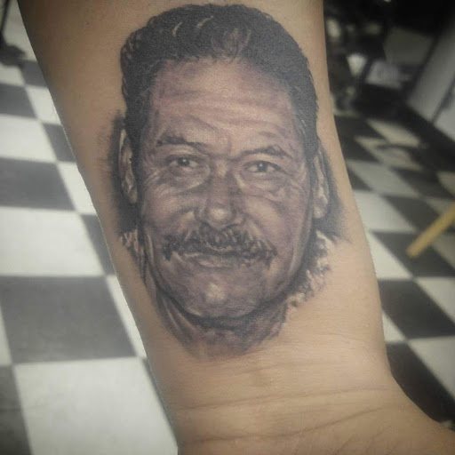 Tattoo Shop «Cali Soul Tattoo», reviews and photos, 4751 N Blackstone Ave, Fresno, CA 93726, USA