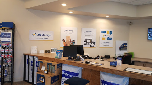 Self-Storage Facility «Life Storage», reviews and photos, 1401 N Plum Grove Rd, Schaumburg, IL 60173, USA