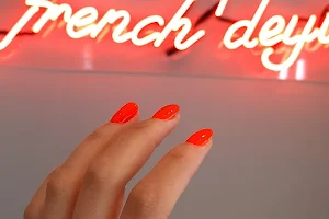 French nail bar image