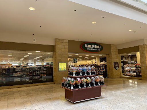 Book Store «Barnes & Noble Booksellers Clackamas Town Ctr Mall», reviews and photos, 12000 SE 82nd Ave, Portland, OR 97086, USA