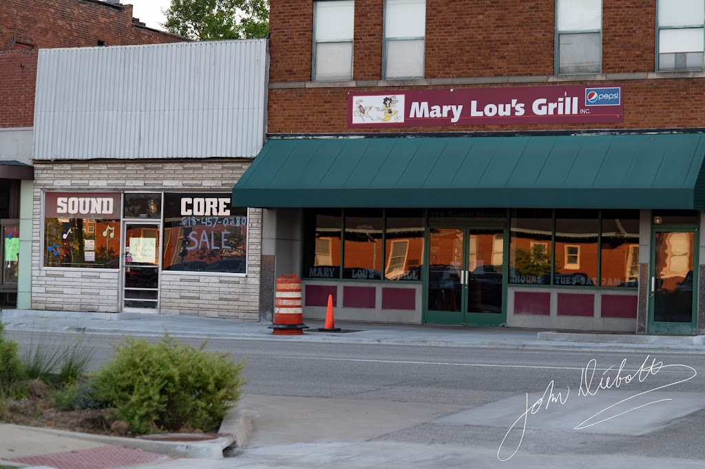 Mary Lou's Grill 62901