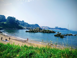 Photo de Playa de Guelgues entouré de montagnes