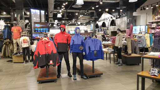 Clothing Store «The North Face», reviews and photos, 1 Garden State Plaza Blvd, Paramus, NJ 07652, USA