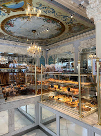 Vitrine du Restaurant Au Petit Versailles du Marais à Paris - n°5