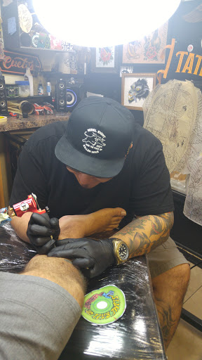 Tattoo Shop «Lady Luck Tattoo Gallery», reviews and photos, 961 E Guadalupe Rd, Tempe, AZ 85283, USA