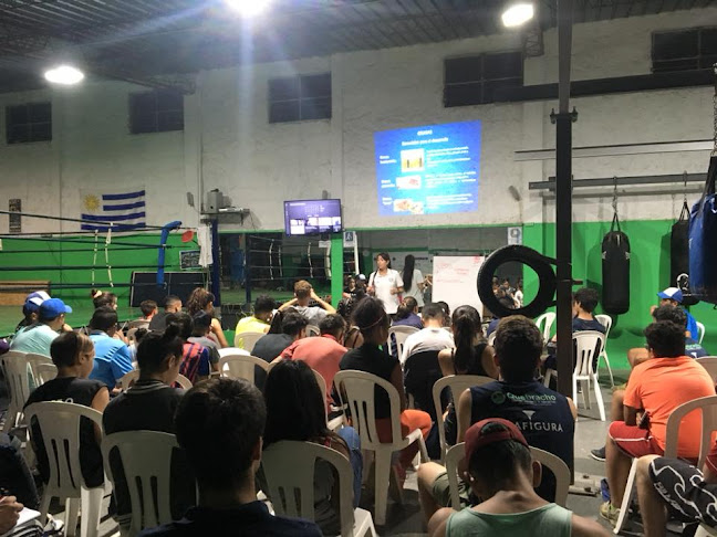 Opiniones de Centro Juvenil Y Deportivo Quebracho en Canelones - Gimnasio