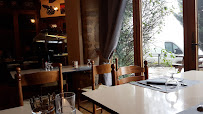 Atmosphère du Restaurant français Relais Saint Jacques à Gimel-les-Cascades - n°1
