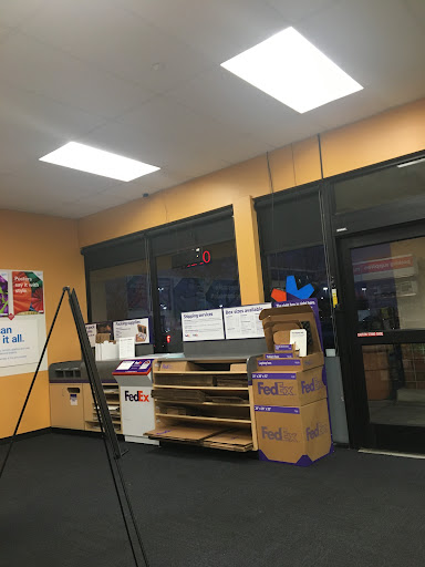 Print Shop «FedEx Office Print & Ship Center», reviews and photos, 393 W Shaw Ave a, Clovis, CA 93612, USA
