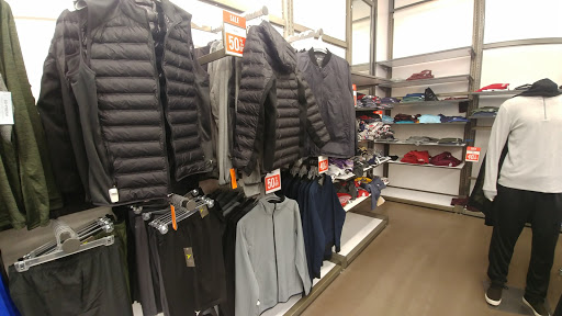 Clothing Store «Old Navy», reviews and photos, 45215 Worth Ave, California, MD 20619, USA