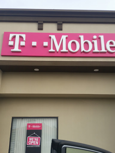 Cell Phone Store «T-Mobile», reviews and photos, 4360 W Shaw Ave, Fresno, CA 93722, USA