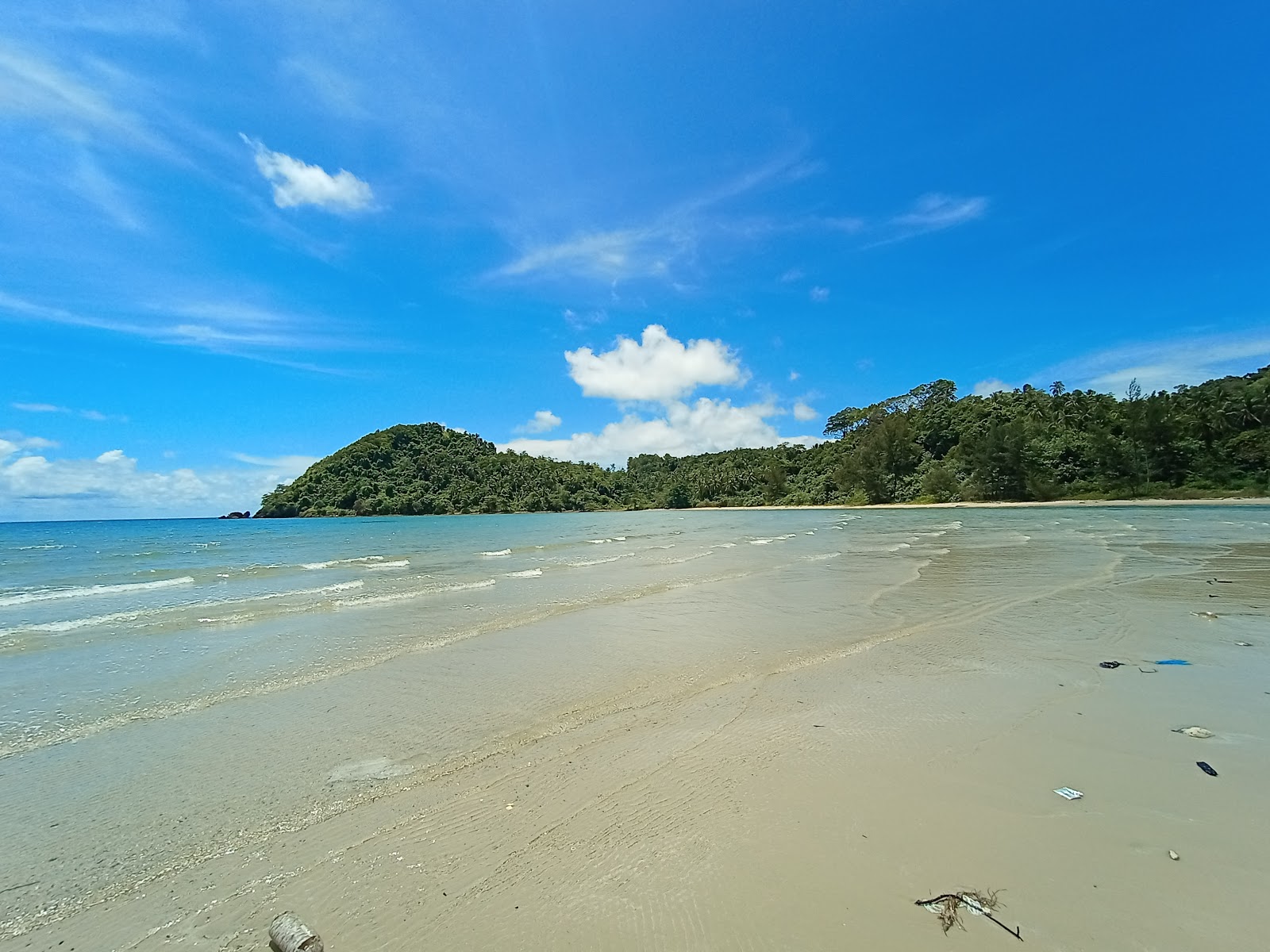 Fotografie cu Bangau Beach cu o suprafață de nisip strălucitor