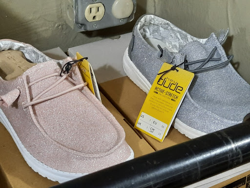 Outdoor Sports Store «Mayodan Outdoor Sports», reviews and photos, 400 W Main St, Mayodan, NC 27027, USA