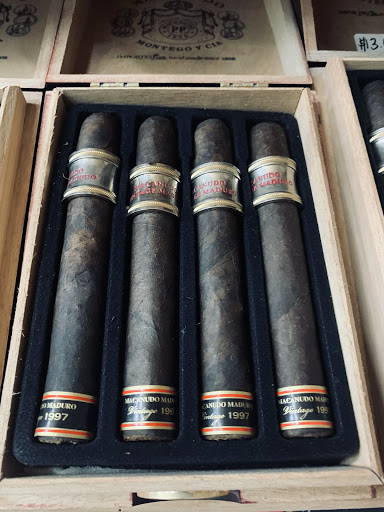 Tobacco Shop «OBT Smoke Shop & vape», reviews and photos, 11757 S Orange Blossom Trail, Orlando, FL 32837, USA