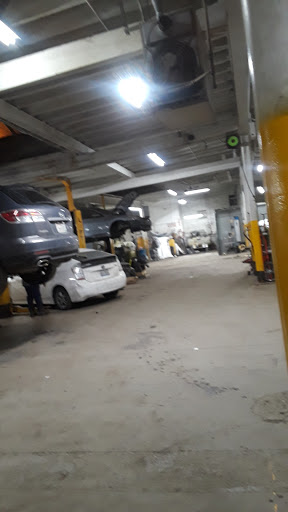 Auto Body Shop «Star Auto Repair And Body Shop», reviews and photos, 5000 N Clark St, Chicago, IL 60640, USA