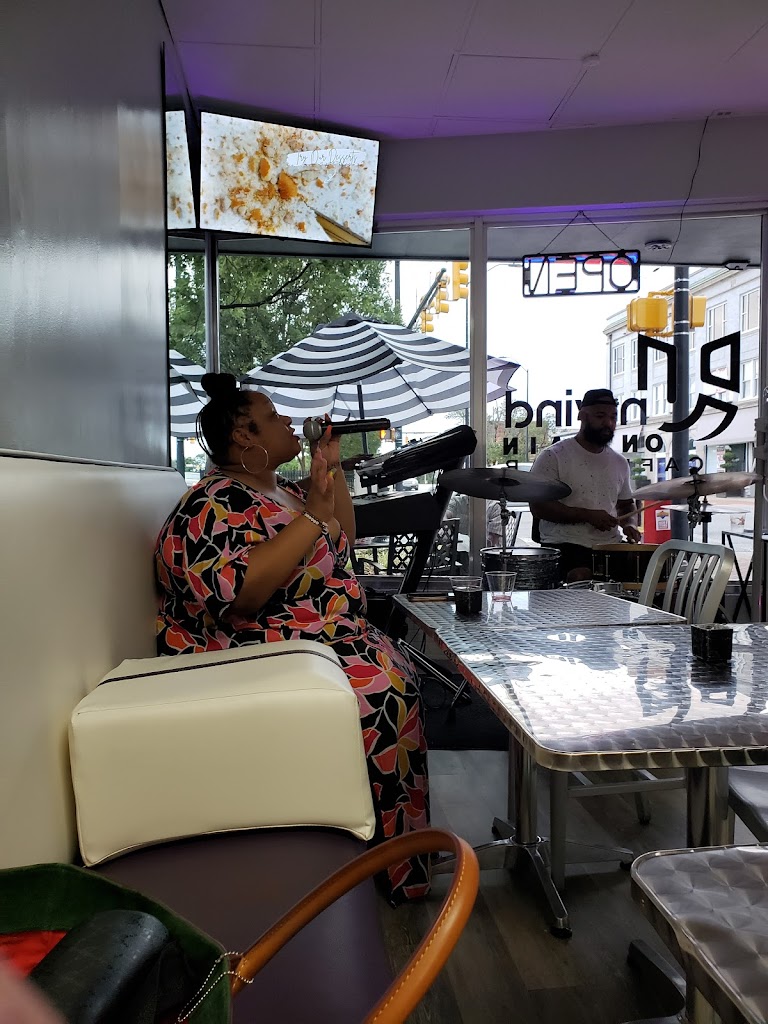 Unwind On Main-Bar & Cafe 27260