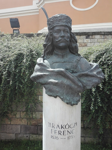 II. Rákóczi Ferenc szobor - Templom