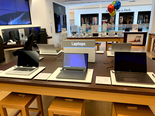 Computer Store «Microsoft Store - International Plaza», reviews and photos, 2223 N Westshore Blvd, Tampa, FL 33607, USA