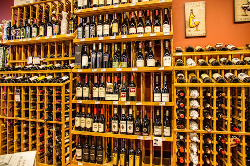 Liquor Store «Esplanade Wine & Spirits», reviews and photos, 2948 W Euclid Ave, Arlington Heights, IL 60005, USA