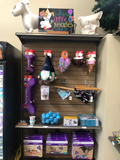 Pet Supply Store «Mud Bay», reviews and photos, 4816 Point Fosdick Dr NW, Gig Harbor, WA 98335, USA