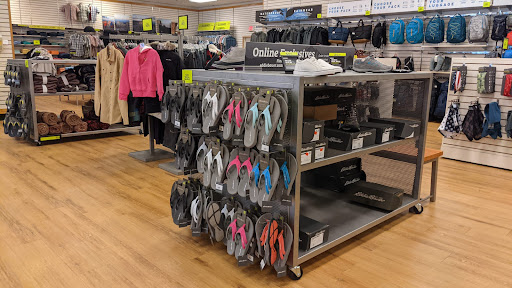 Clothing Store «Eddie Bauer Outlet», reviews and photos, 230 Outlet Village Blvd, Lebanon, TN 37090, USA
