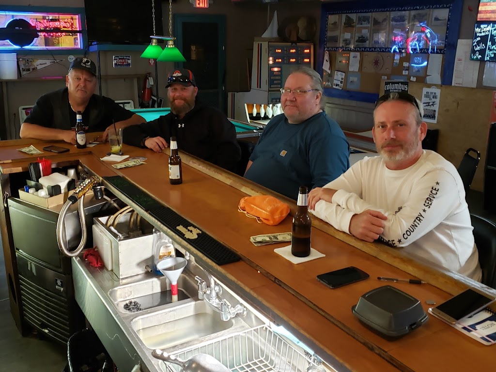 Bruce's Lakeview Lounge 44030