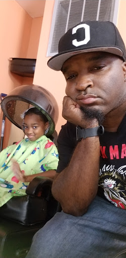 Beauty Salon «Saharas Doobie Beauty Salon», reviews and photos, 1529 E State St, Trenton, NJ 08609, USA