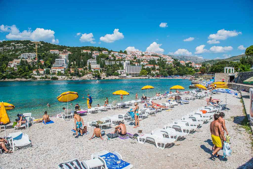 Fotografija Vis beach z turkizna čista voda površino