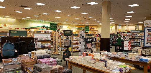 Book Store «Barnes & Noble», reviews and photos, 113 W County Center, Des Peres, MO 63131, USA
