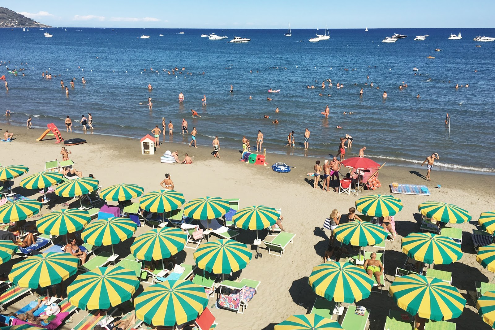 Fotografija Diano Marina beach II z srednje stopnjo čistoče