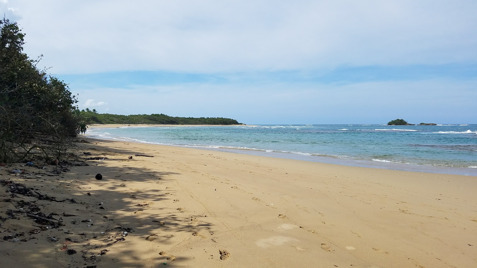 Photo de Playa de Cangrejo avec l'eau turquoise de surface
