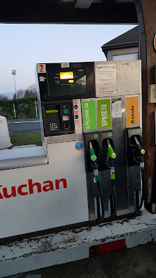 Station essence Auchan à Taverny