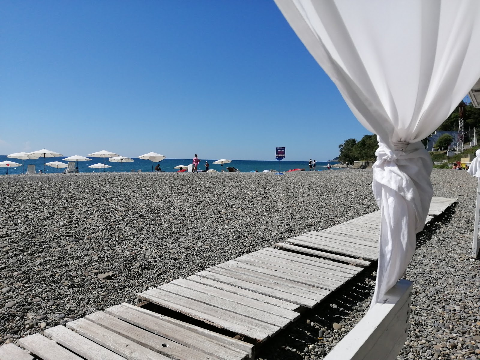 Lastochka beach'in fotoğrafı - rahatlamayı sevenler arasında popüler bir yer