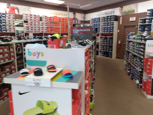 Shoe Store «Famous Footwear», reviews and photos, 519 SW Pine Island Rd, Cape Coral, FL 33991, USA