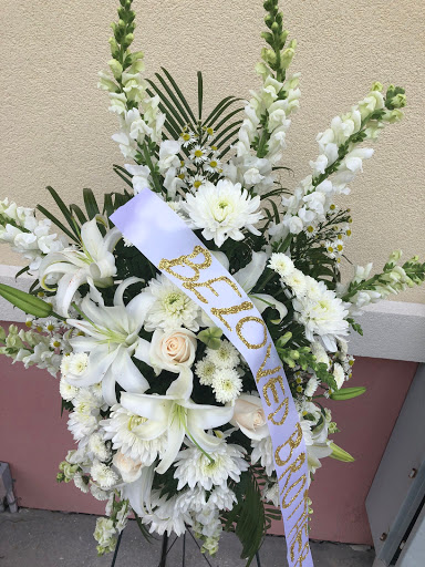 Florist «Elite Floral & Gift Shoppe», reviews and photos, 504 N Alafaya Trail #109, Orlando, FL 32828, USA