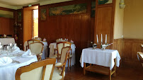 Atmosphère du Restaurant français Restaurant Le Castel à La Ferté-sous-Jouarre - n°5